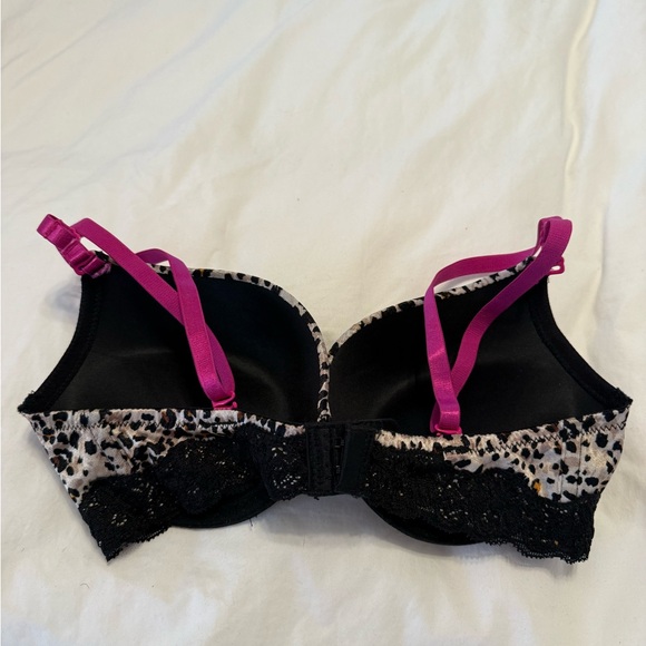 Frederick’s of Hollywood Smooth Sensation Push-up Bra- 32D - Picture 2 of 3